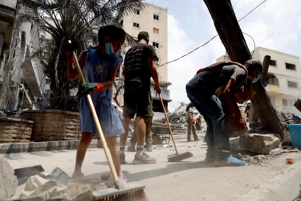 من صيدا إلى النبطية... متطوعون لإعادة الحياة إلى شوارع المدينة. - سبوتنيك عربي