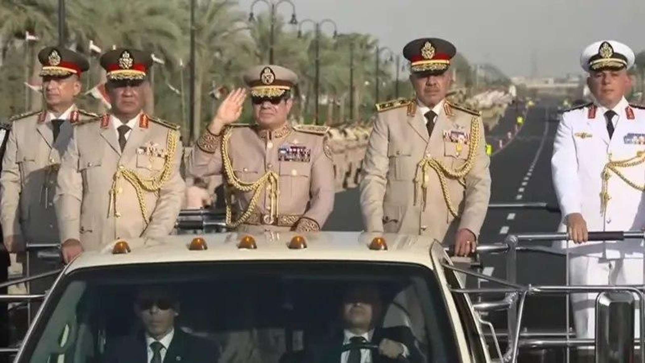 الرئيس المصري يفوض وزير دفاعه ببعض مهامه للتعبئة العامة