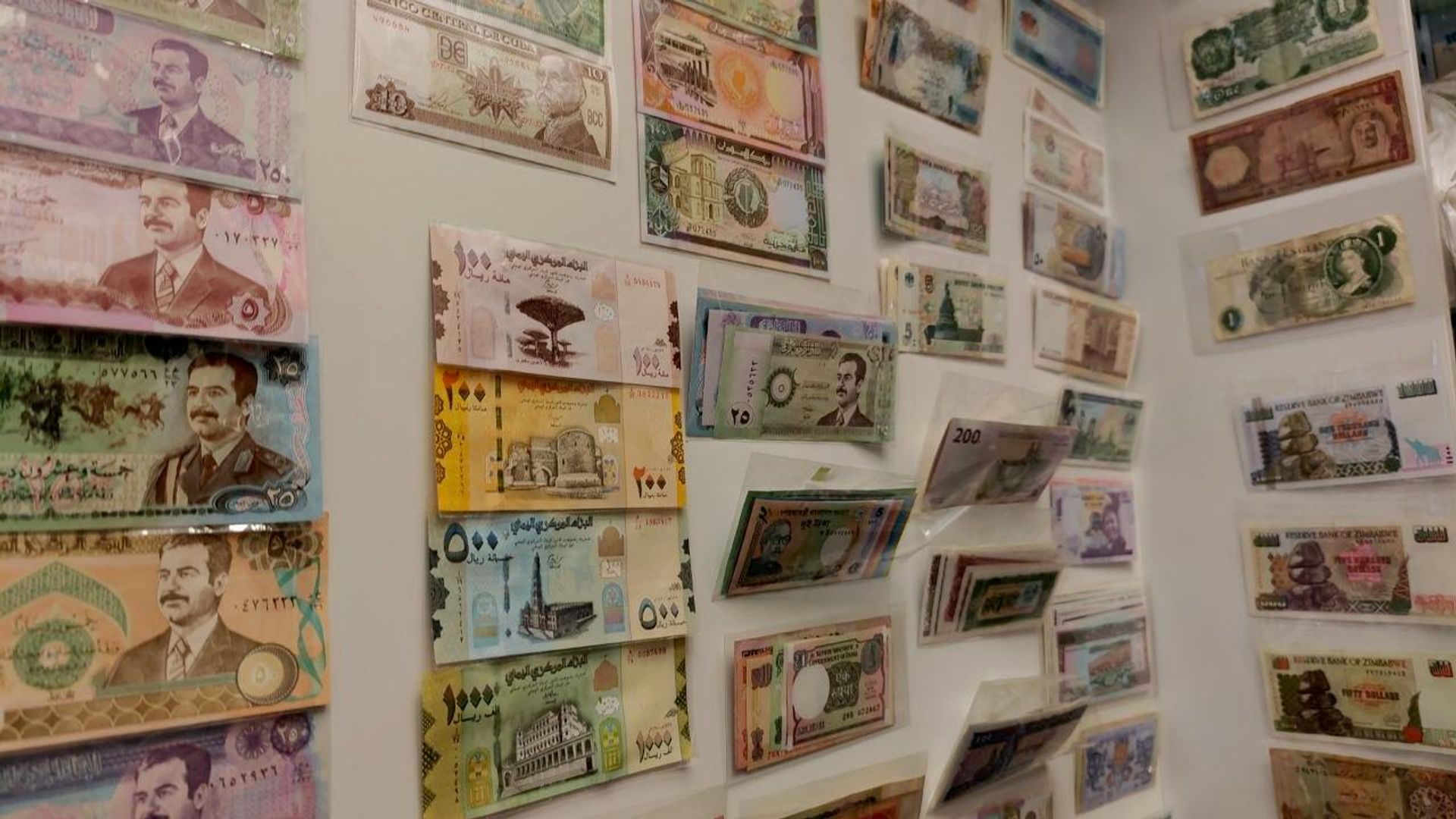 12عاماً من البحث.. هاو بنغلادشي يوثق تاريخ دول المنطقة عبر نوادر العملات في الإمارات - سبوتنيك عربي, 1920, 12.07.2026