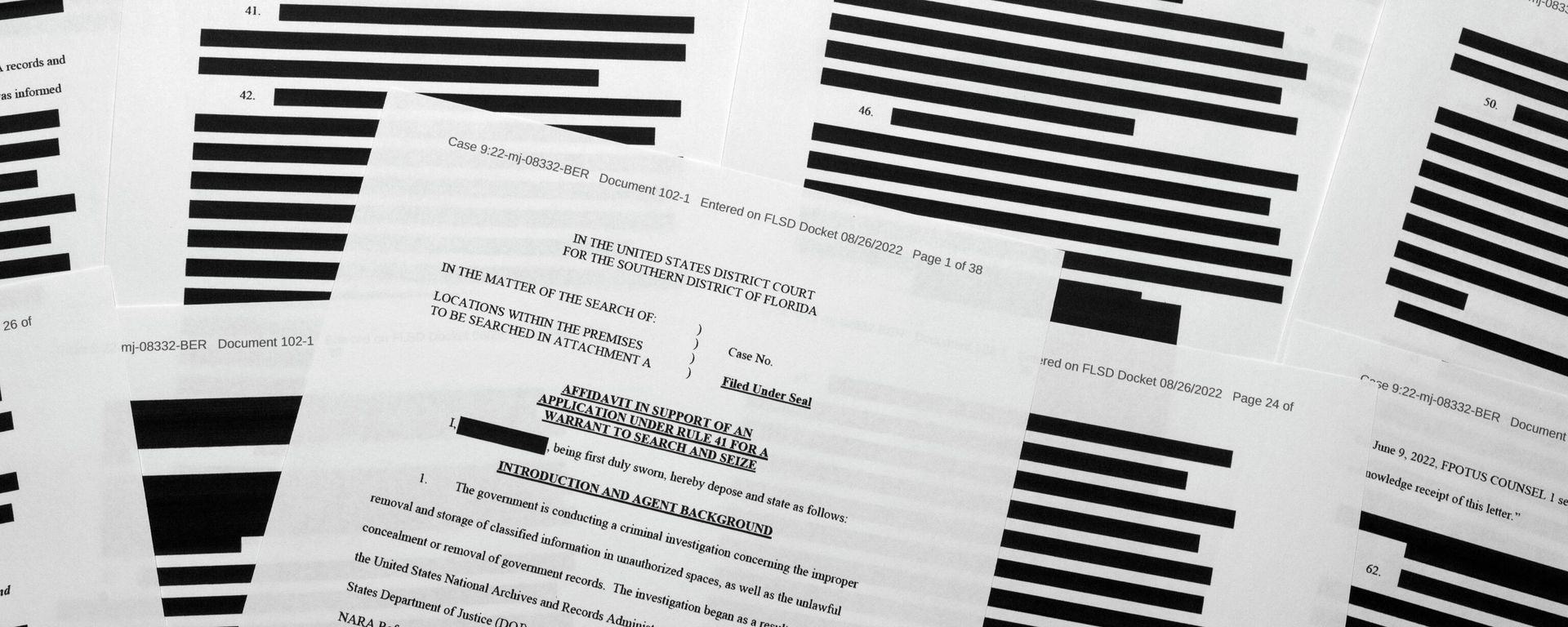 Pages from the affidavit by the FBI in support of obtaining a search warrant for former President Donald Trump's Mar-a-Lago estate are photographed Friday, Aug. 26, 2022.  - سبوتنيك عربي, 1920, 17.07.2026