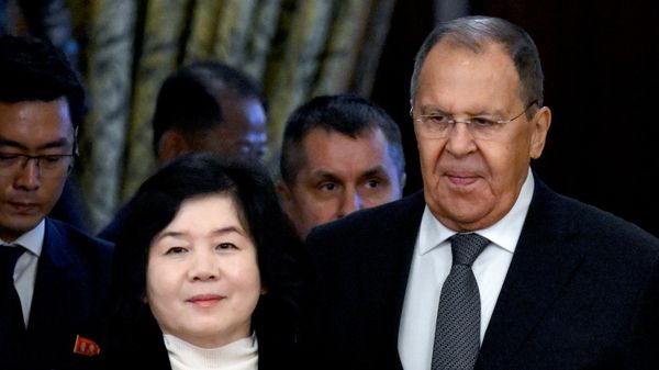 وزيرة الخارجية الكورية الديمقراطية الشعبية، تشوي سون هوي مع وزير الخارجية الروسي سيرغي لافروف - سبوتنيك عربي