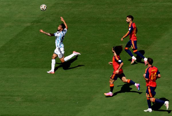 الصورة تُظهر نيكولاس غونزاليس (لاعب منتخب الأرجنتين) خلال المباراة النهائية لبطولة كأس العالم لكرة القدم 2026، التي جمعت بين منتخبي إسبانيا والأرجنتين على ملعب "ميتلايف" في مدينة إيست راذرفورد، نيوجيرسي، بالقرب من نيويورك. - سبوتنيك عربي