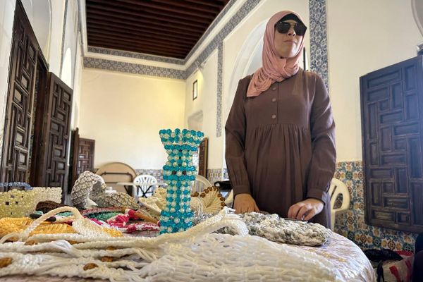 حين تُبصر الأنامل ما تعجز عنه العيون… أول معرض جزائري للحرف اليدوية من إبداع المكفوفين وضعاف البصر  - سبوتنيك عربي