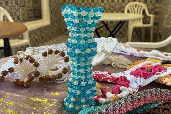 حين تُبصر الأنامل ما تعجز عنه العيون… أول معرض جزائري للحرف اليدوية من إبداع المكفوفين وضعاف البصر  - سبوتنيك عربي