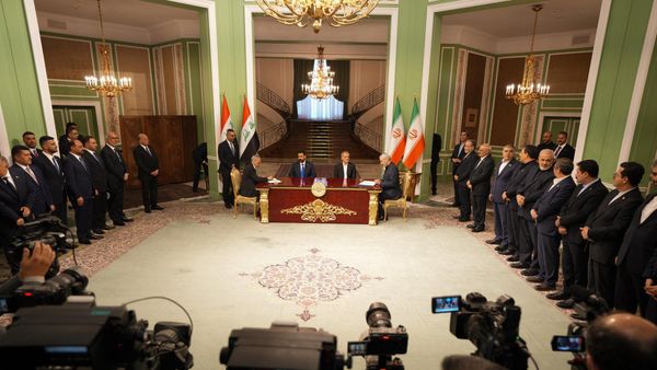 رئيس وزراء العراق على فالح الزيدي والرئيس الإيراني مسعود بزشكيان خلال مباحثات ثنائية في طهران - سبوتنيك عربي
