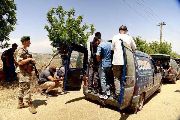 بعد ثلاثة أيام من الانتظار... بدء عودة أهالي زوطر الغربية جنوبي لبنان وسط إجراءات أمنية مشددة بعد ثلاثة أيام من الانتظار... بدء عودة أهالي زوطر الغربية جنوبي لبنان وسط إجراءات أمنية مشددة - سبوتنيك عربي
