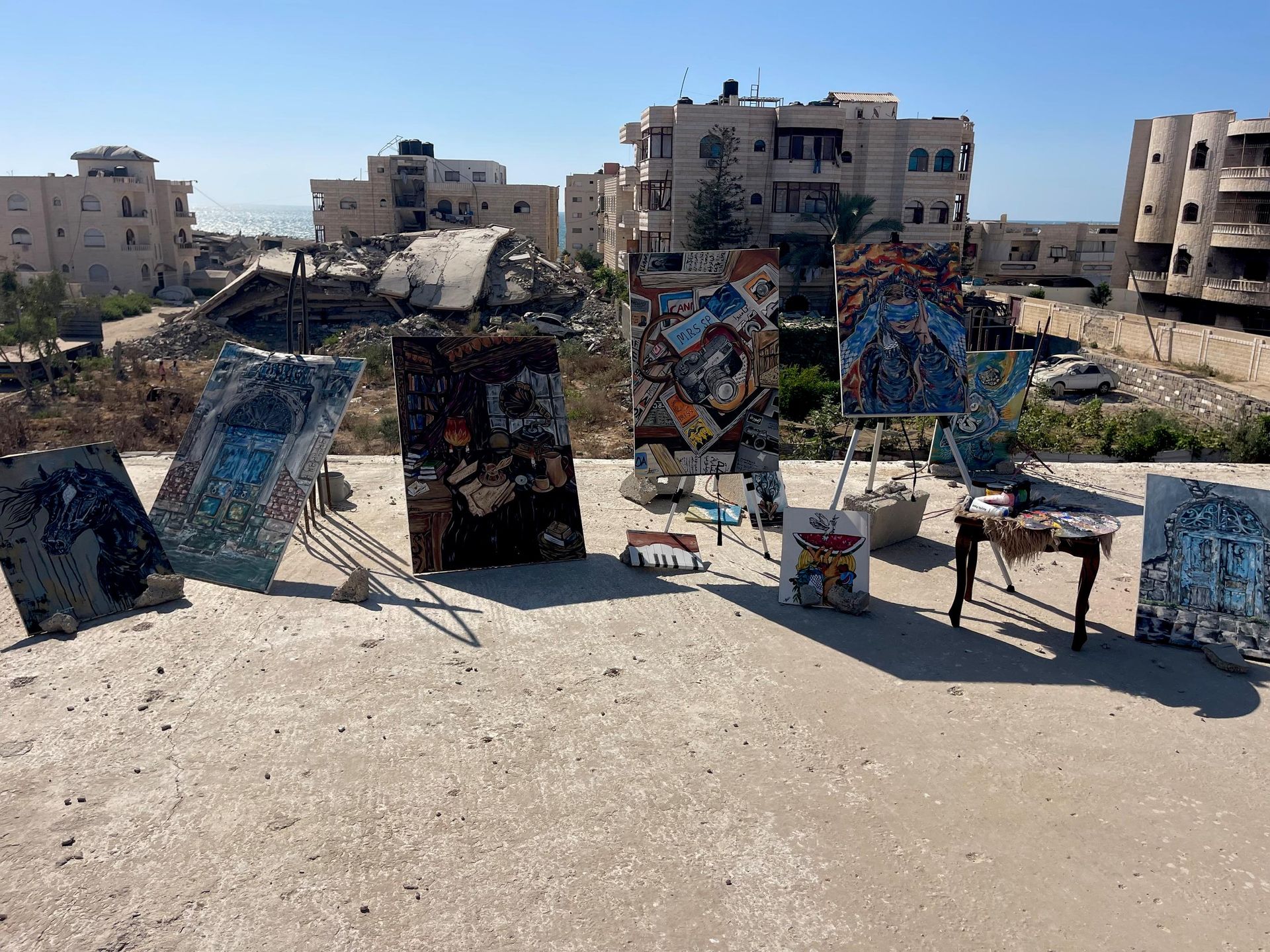 جنى ترسم لوحات الصمود والأمل على سطح منزلها المدمر في غزة جنى ترسم لوحات الصمود والأمل على سطح منزلها المدمر في غزة - سبوتنيك عربي, 1920, 29.07.2026