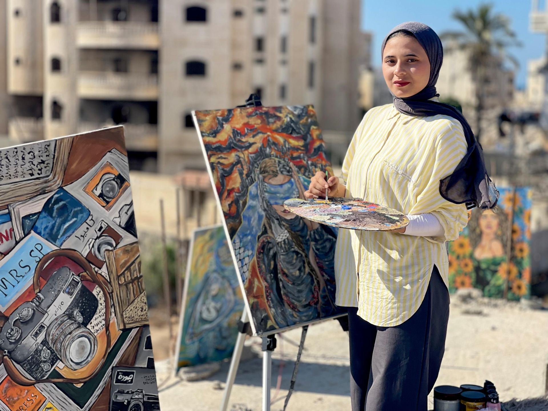 جنى ترسم لوحات الصمود والأمل على سطح منزلها المدمر في غزة جنى ترسم لوحات الصمود والأمل على سطح منزلها المدمر في غزة - سبوتنيك عربي, 1920, 29.07.2026