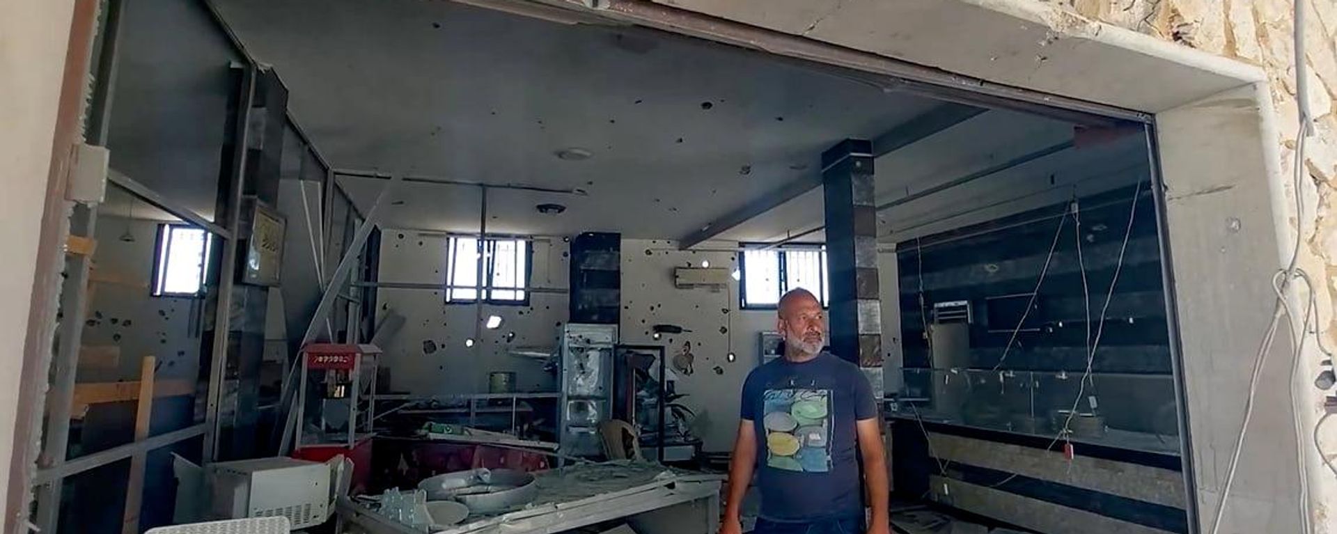 صانع المذاق الحلو في لبنان يعود إلى زوطر الغربية ليرى الطعم المر الذي خلفته إسرائيل - سبوتنيك عربي, 1920, 03.08.2026