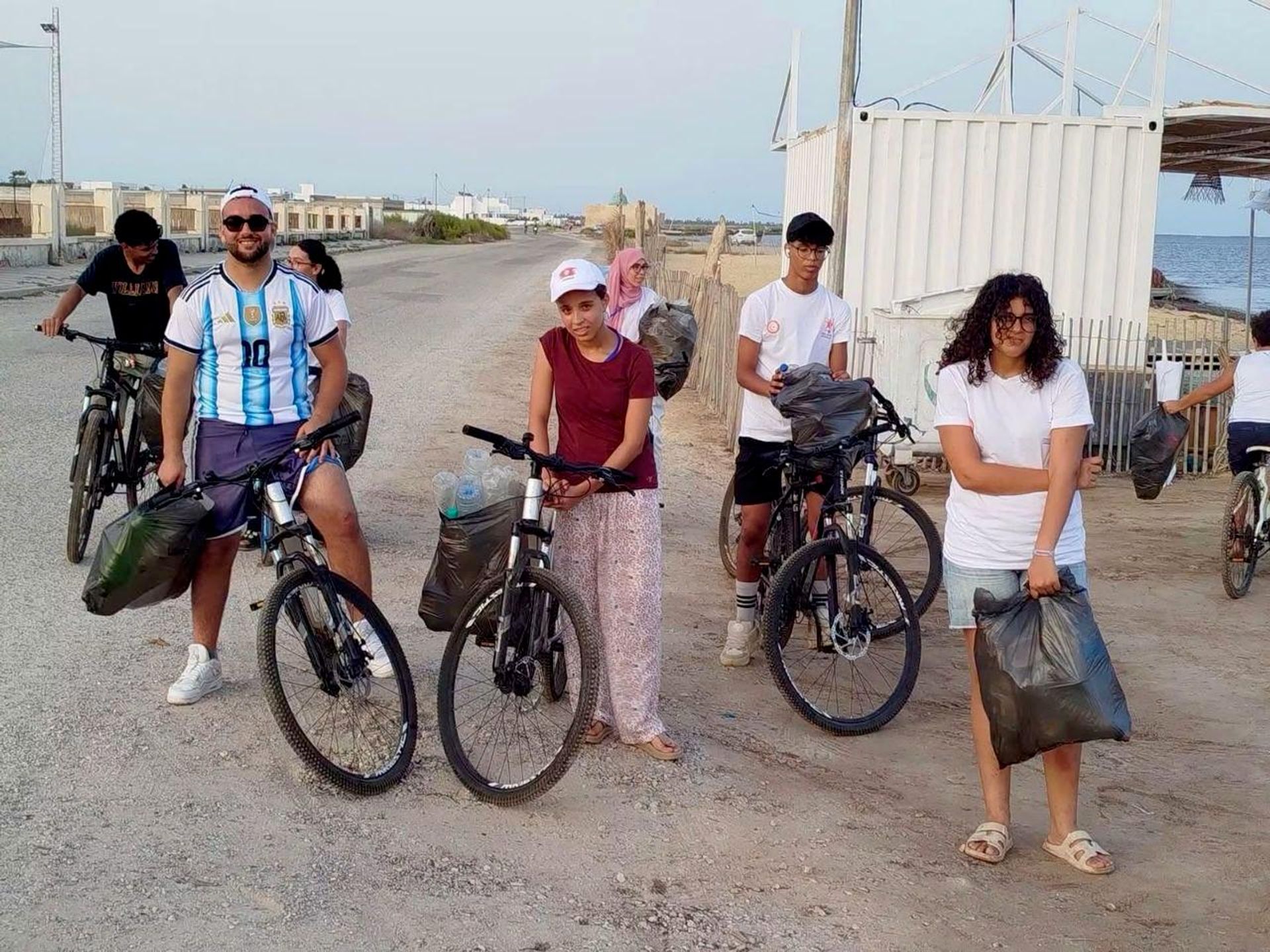 تونس: البلاستيك مقابل الكراسات المدرسية مبادرة بيئية تحوّل النفايات إلى وسيلة لدعم للتلاميذ - سبوتنيك عربي, 1920, 08.08.2026