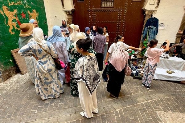 نساء في دروب القصبة.. مرشدة سياحية تصنع للجزائريات موعدًا مع ذاكرة المدينة
نساء في دروب القصبة.. مرشدة سياحية تصنع للجزائريات موعدًا مع ذاكرة المدينة
- سبوتنيك عربي