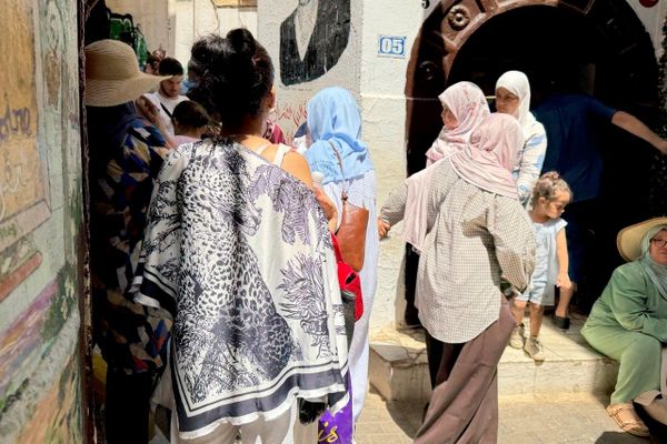 نساء في دروب القصبة.. مرشدة سياحية تصنع للجزائريات موعدًا مع ذاكرة المدينة
نساء في دروب القصبة.. مرشدة سياحية تصنع للجزائريات موعدًا مع ذاكرة المدينة
- سبوتنيك عربي