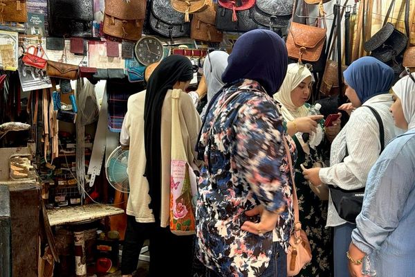 نساء في دروب القصبة.. مرشدة سياحية تصنع للجزائريات موعدًا مع ذاكرة المدينة
نساء في دروب القصبة.. مرشدة سياحية تصنع للجزائريات موعدًا مع ذاكرة المدينة
- سبوتنيك عربي
