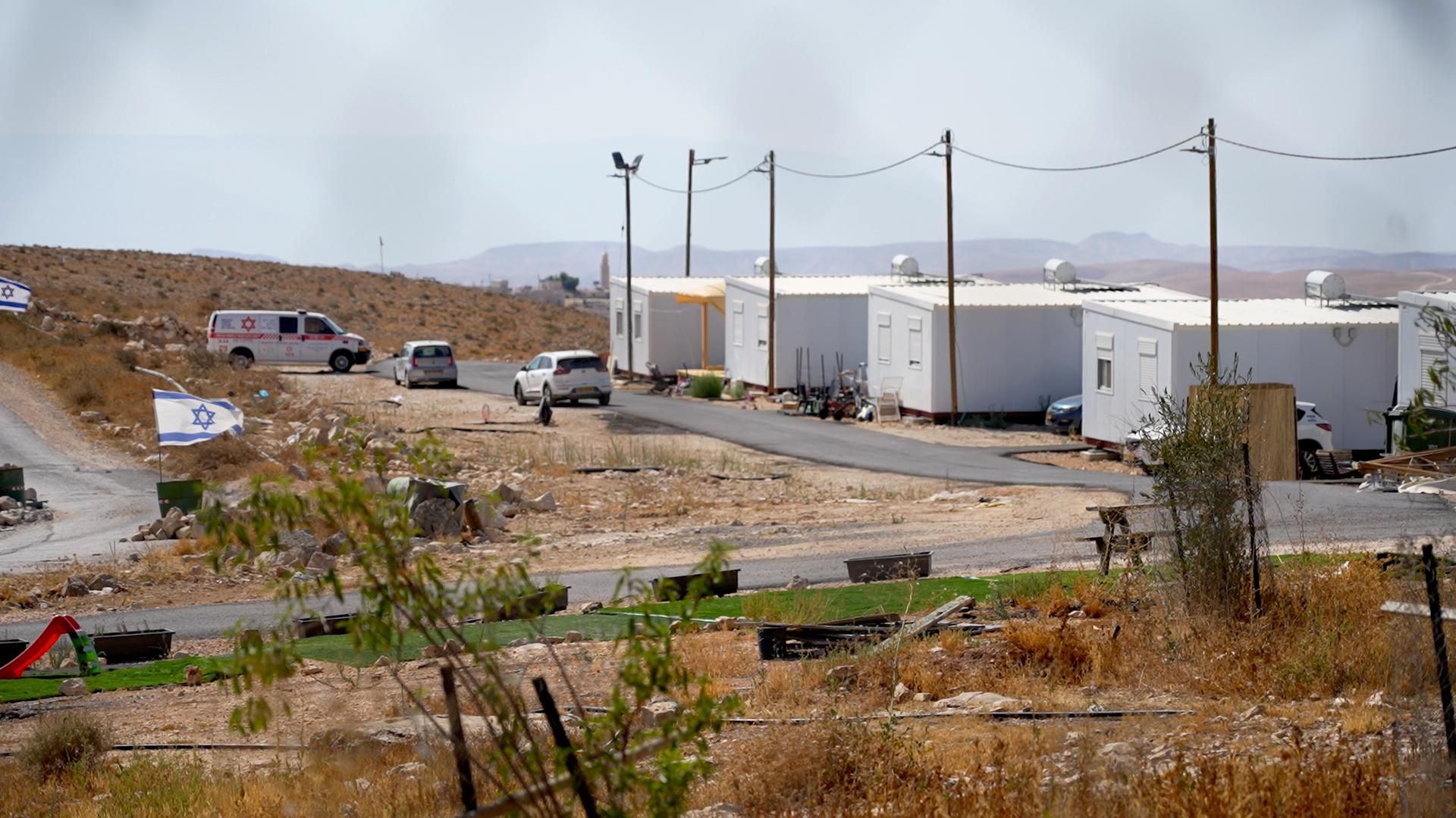 الجيش الإسرائيلي يحاصر منزل عائلة فلسطينية جنوبي الضفة ويحرمها من الوصول إلى أبسط حقوقها  - سبوتنيك عربي, 1920, 17.08.2026