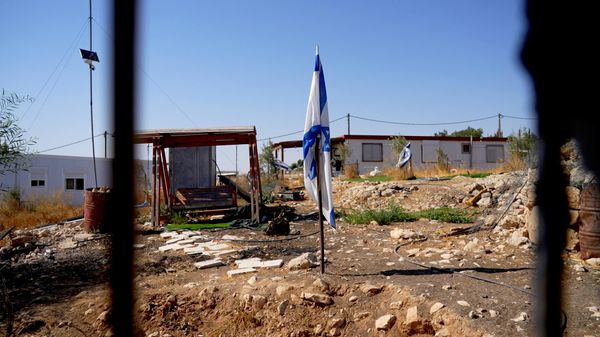 الجيش الإسرائيلي يحاصر منزل عائلة فلسطينية جنوبي الضفة ويحرمها من الوصول إلى أبسط حقوقها  - سبوتنيك عربي