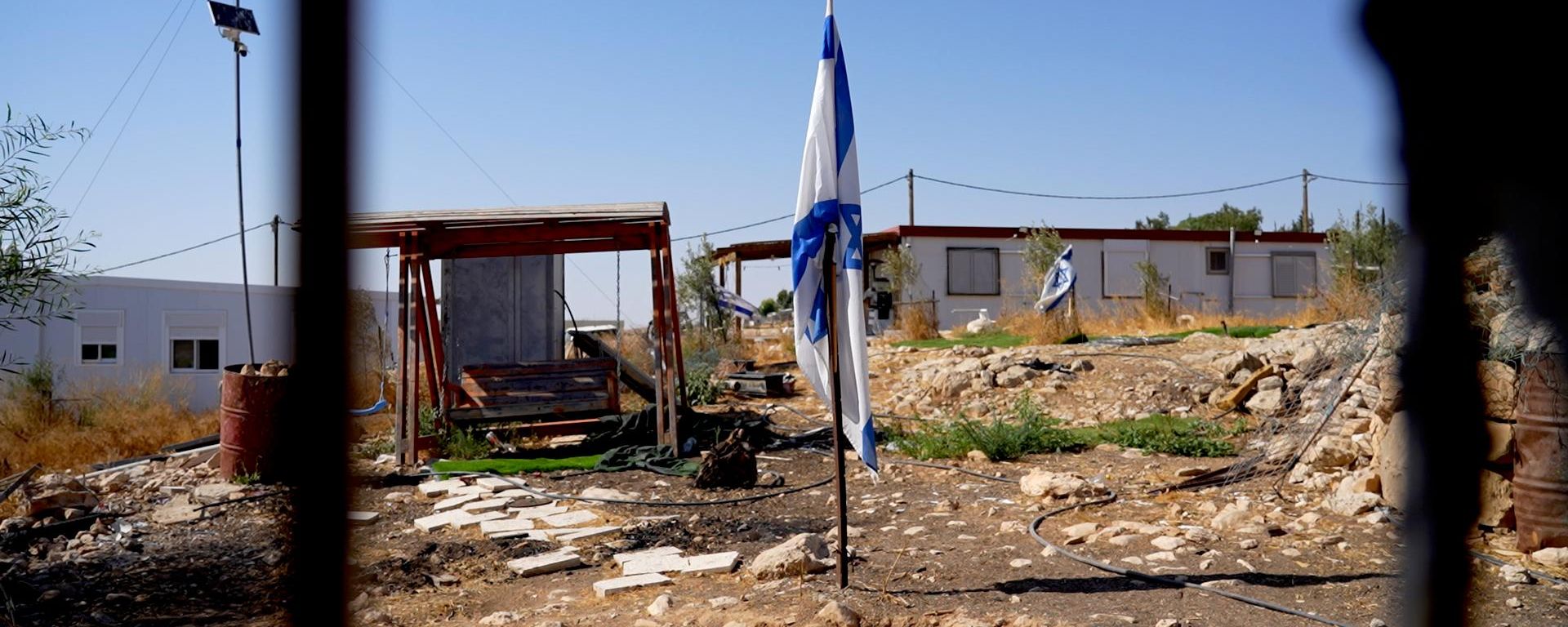 الجيش الإسرائيلي يحاصر منزل عائلة فلسطينية جنوبي الضفة ويحرمها من الوصول إلى أبسط حقوقها  - سبوتنيك عربي, 1920, 17.08.2026