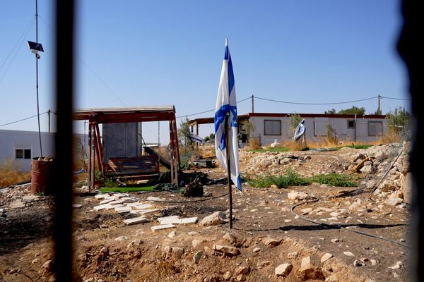 الجيش الإسرائيلي يحاصر منزل عائلة فلسطينية جنوبي الضفة ويحرمها من الوصول إلى أبسط حقوقها  - سبوتنيك عربي