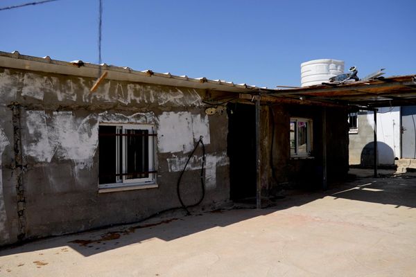 الجيش الإسرائيلي يحاصر منزل عائلة فلسطينية جنوبي الضفة ويحرمها من الوصول إلى أبسط حقوقها  - سبوتنيك عربي