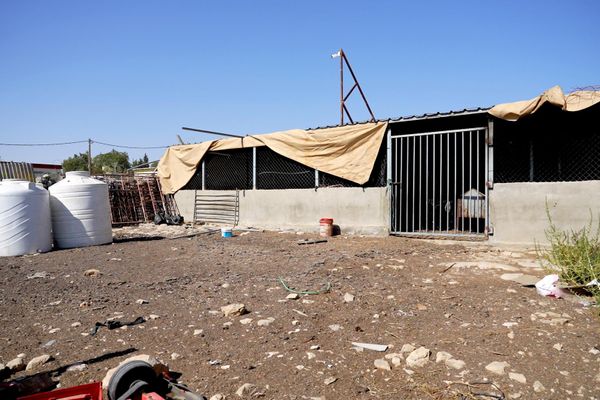 الجيش الإسرائيلي يحاصر منزل عائلة فلسطينية جنوبي الضفة ويحرمها من الوصول إلى أبسط حقوقها  - سبوتنيك عربي