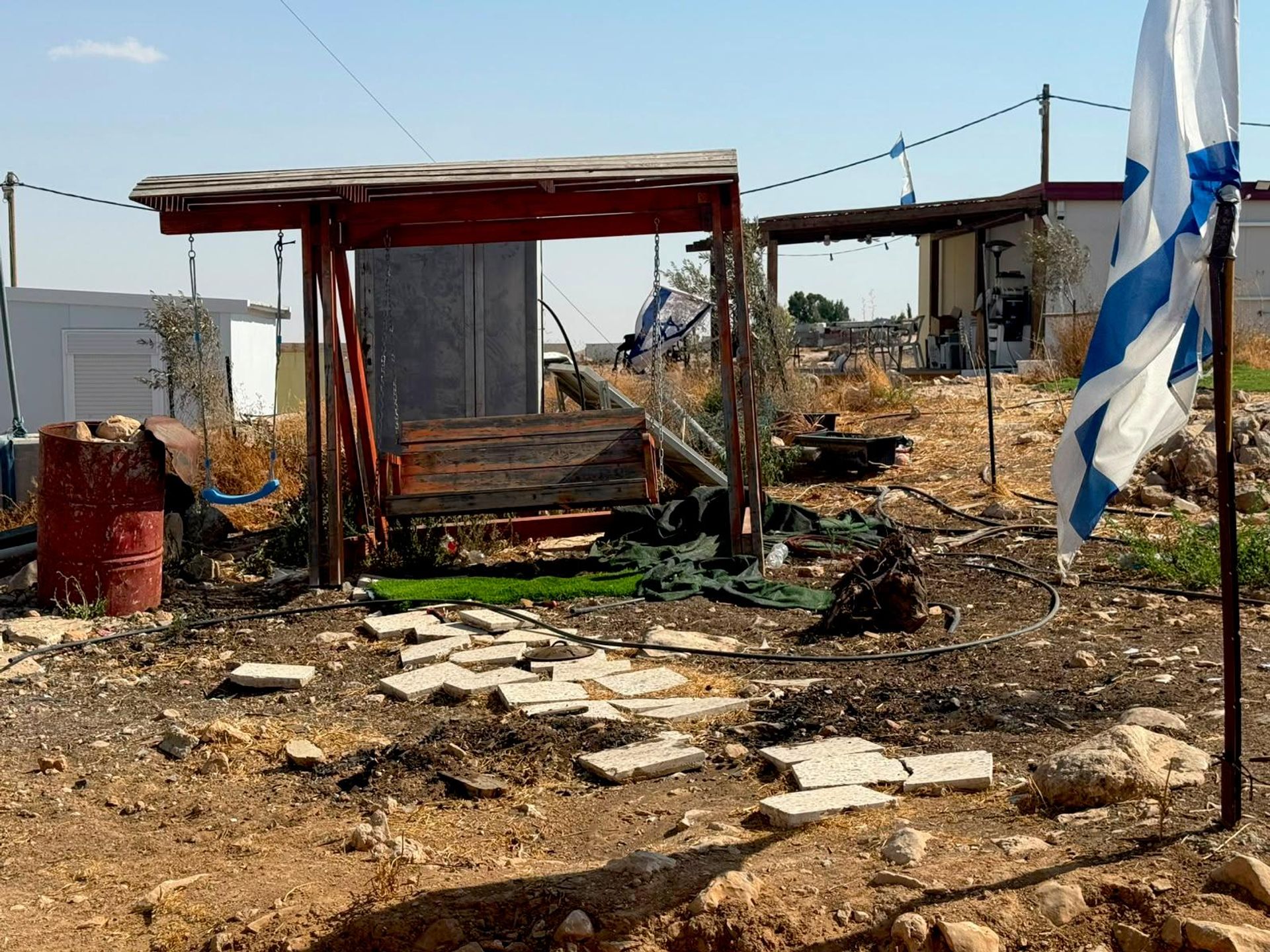 الجيش الإسرائيلي يحاصر منزل عائلة فلسطينية جنوبي الضفة ويحرمها من الوصول إلى أبسط حقوقها  - سبوتنيك عربي, 1920, 17.08.2026