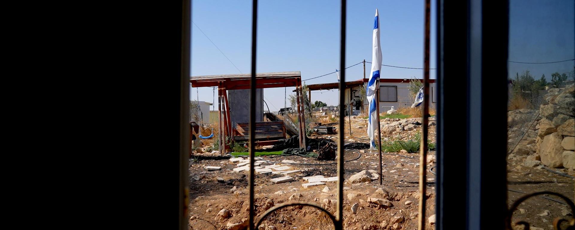 الجيش الإسرائيلي يحاصر منزل عائلة فلسطينية جنوبي الضفة ويحرمها من الوصول إلى أبسط حقوقها  - سبوتنيك عربي, 1920, 23.09.2026