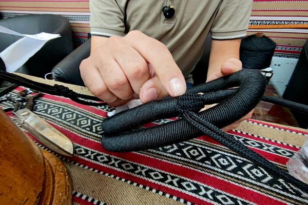 بين الصوف الأصيل والمهارة اليدوية.. أسرار صناعة العقال العربي بين الصوف الأصيل والمهارة اليدوية.. أسرار صناعة العقال العربي - سبوتنيك عربي