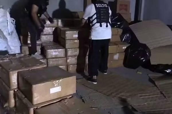 أكبر ضربة للمخدرات في الجزائر.. ملايين الكبسولات وكميات ضخمة من الكوكايين تحت قبضة الأمن أغسطس 2026 أكبر ضربة للمخدرات في الجزائر.. ملايين الكبسولات وكميات ضخمة من الكوكايين تحت قبضة الأمن أغسطس 2026 - سبوتنيك عربي