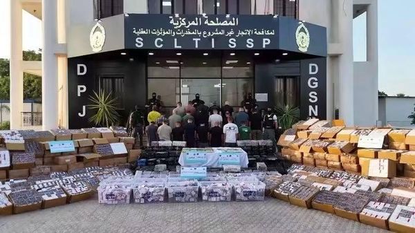 أكبر ضربة للمخدرات في الجزائر.. ملايين الكبسولات وكميات ضخمة من الكوكايين تحت قبضة الأمن أغسطس 2026  - سبوتنيك عربي