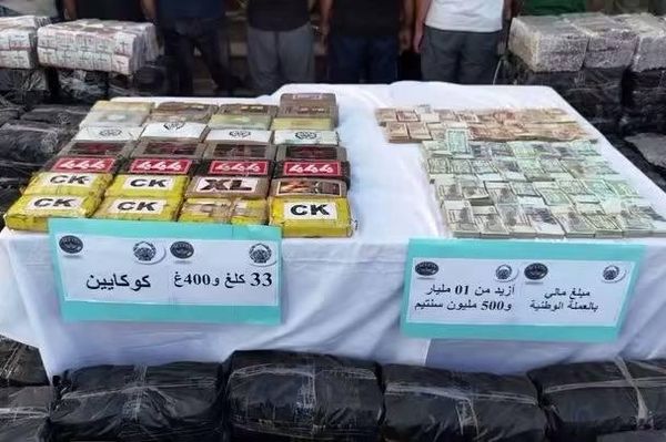 أكبر ضربة للمخدرات في الجزائر.. ملايين الكبسولات وكميات ضخمة من الكوكايين تحت قبضة الأمن أغسطس 2026 أكبر ضربة للمخدرات في الجزائر.. ملايين الكبسولات وكميات ضخمة من الكوكايين تحت قبضة الأمن أغسطس 2026 - سبوتنيك عربي