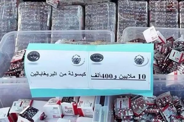 أكبر ضربة للمخدرات في الجزائر.. ملايين الكبسولات وكميات ضخمة من الكوكايين تحت قبضة الأمن أغسطس 2026 أكبر ضربة للمخدرات في الجزائر.. ملايين الكبسولات وكميات ضخمة من الكوكايين تحت قبضة الأمن أغسطس 2026 - سبوتنيك عربي