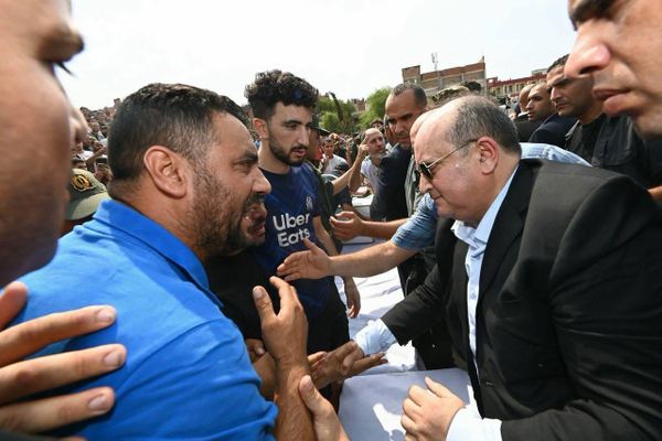 في وجه النار... جزائريون يصنعون من المحنة ملحمة تضامن، أغسطس 2026 - سبوتنيك عربي