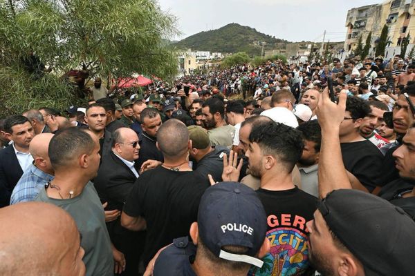 في وجه النار... جزائريون يصنعون من المحنة ملحمة تضامن، أغسطس 2026 - سبوتنيك عربي