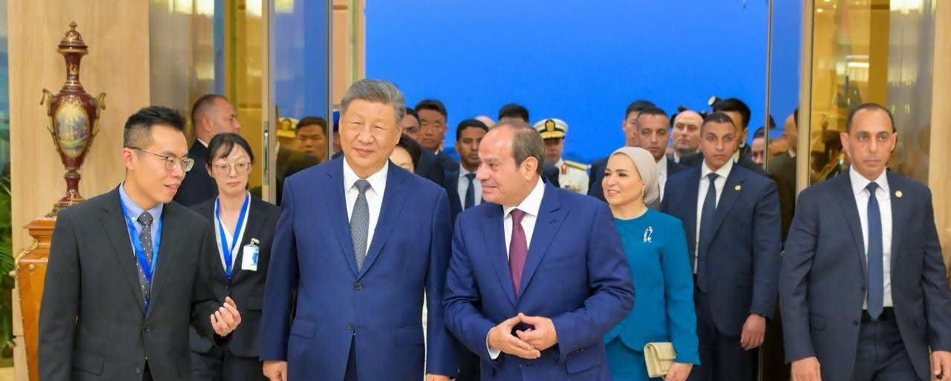الرئيس المصري عبد الفتاح السيسي يستقبل الرئيس الصيني شي جين بينغ في مطار القاهرة - سبوتنيك عربي, 1920, 02.09.2026