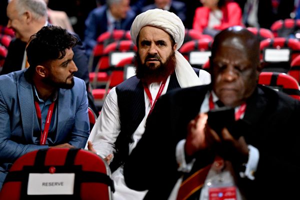 الضيوف قبل الجلسة العامة للمنتدى الاقتصادي الشرقي: حسن غول حسن، سفير أفغانستان لدى روسيا. - سبوتنيك عربي