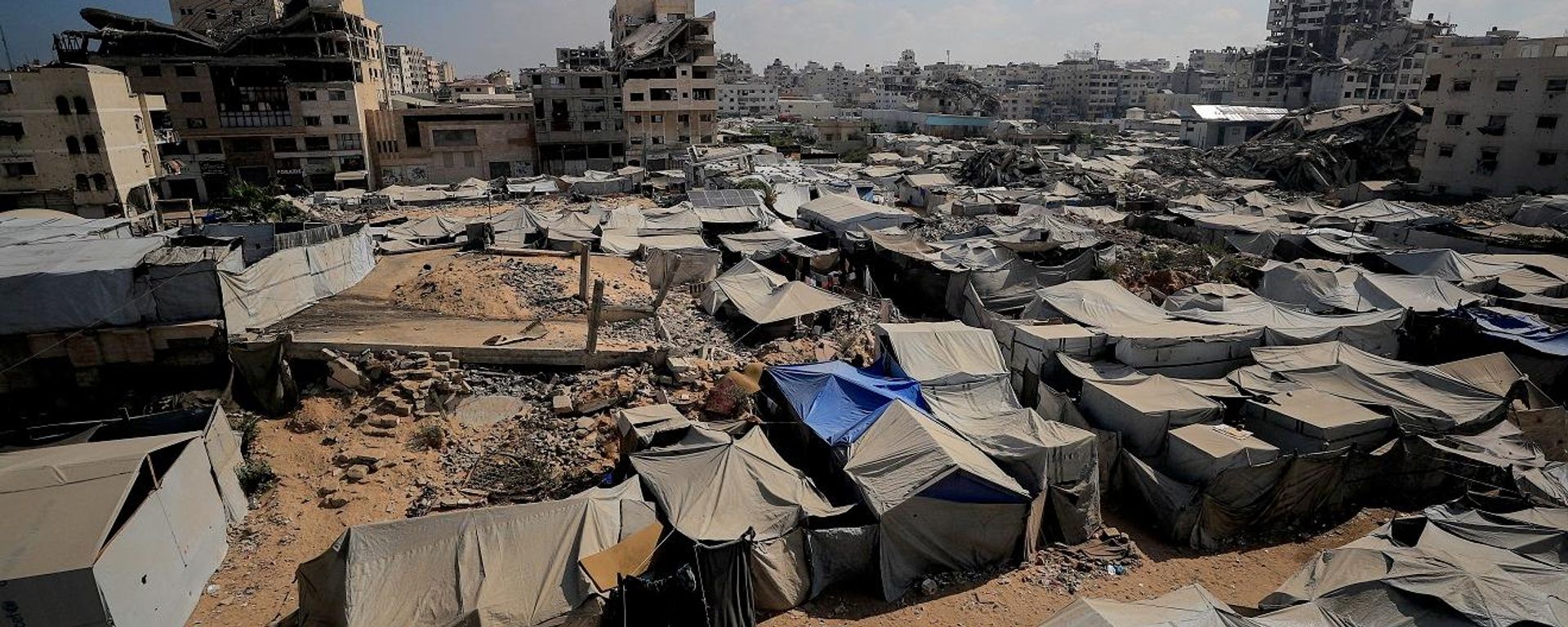 مخيم خيام يؤوي نازحين فلسطينيين، في مدينة غزة، 4 سبتمبر/ أيلول 2026 - سبوتنيك عربي, 1920, 06.09.2026