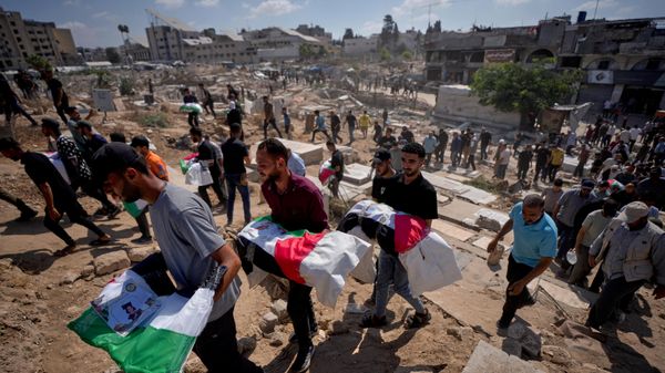 تشييع جثامين أكثر من 100 قتيل من ضحايا حرب غزة - سبوتنيك عربي