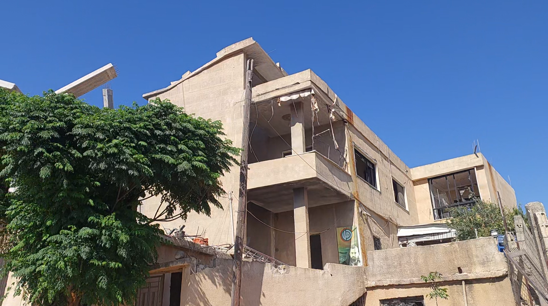 الدمار لم يمنع العودة.. أهالي زوطر الغربية يتمسكون بأرضهم في جنوب لبنان الدمار لم يمنع العودة.. أهالي زوطر الغربية يتمسكون بأرضهم في جنوب لبنان - سبوتنيك عربي, 1920, 06.09.2026