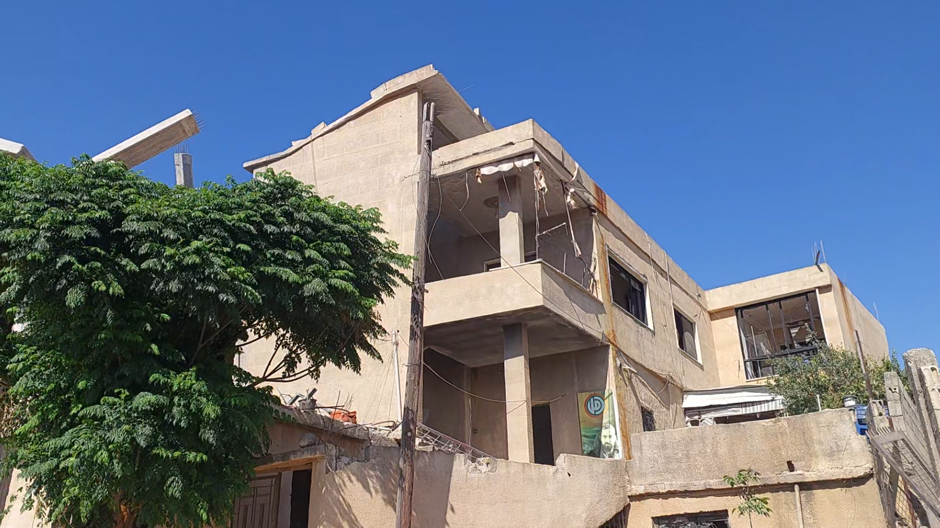 الدمار لم يمنع العودة.. أهالي زوطر الغربية يتمسكون بأرضهم في جنوب لبنان الدمار لم يمنع العودة.. أهالي زوطر الغربية يتمسكون بأرضهم في جنوب لبنان - سبوتنيك عربي, 1920, 06.09.2026