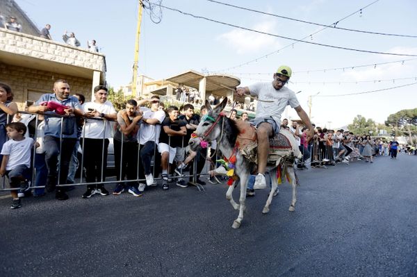 سباق للحمير في بلدة روم جنوبي لبنان سباق للحمير في بلدة روم جنوبي لبنان - سبوتنيك عربي