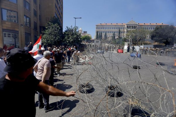 احتجاجات تشعل وسط بيروت... العسكريون المتقاعدون يطالبون بحقوقهم في موازنة 2027. - سبوتنيك عربي