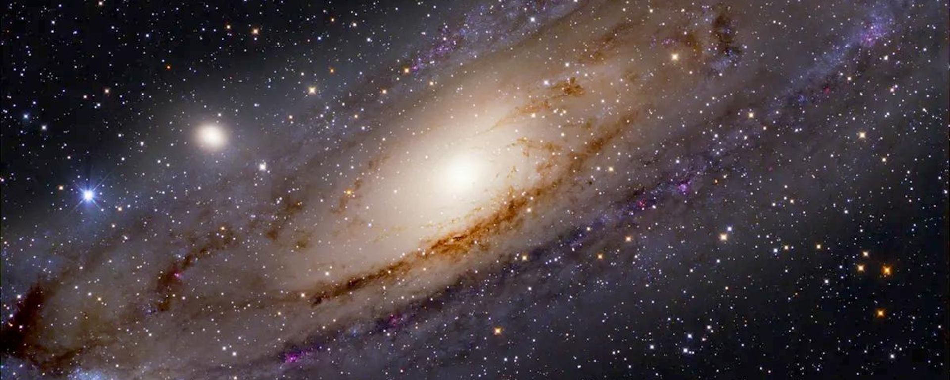 Галактика Андромеды, M31, со спутниками — галактиками M32 (в центре слева) и M110 (внизу справа) - سبوتنيك عربي, 1920, 10.09.2026
