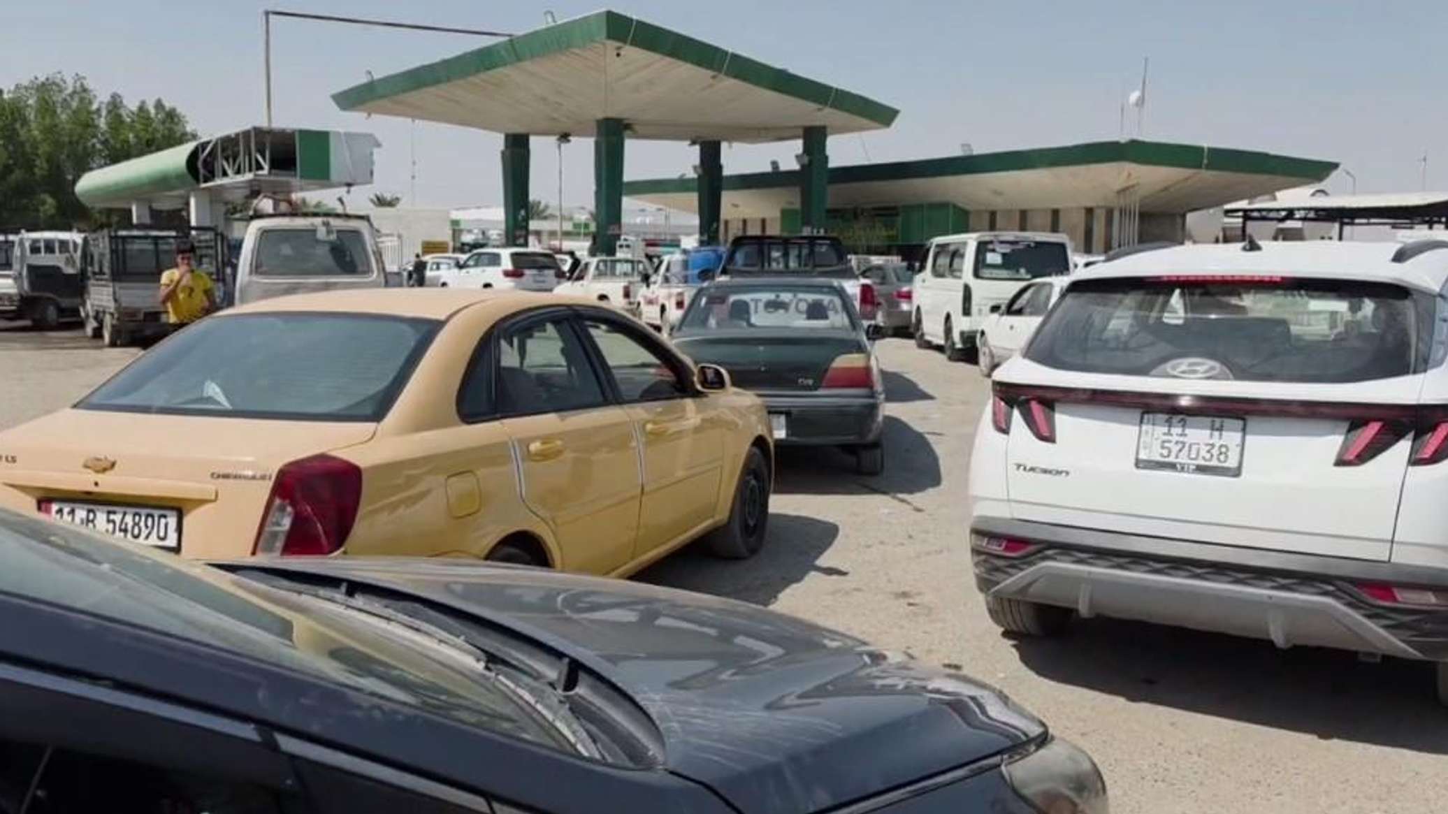 أزمة البنزين تعود إلى الواجهة... أين الخلل في سوق الوقود العراقي؟