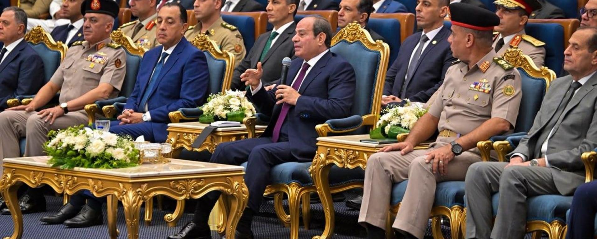 الرئيس المصري، عبد الفتاح السيسي، في حفل تخرج الدورة رقم (6) للجهات والهيئات القضائية من الأكاديمية العسكرية المصرية، مقر القيادة الاستراتيجية بالعاصمة الجديدة، القاهرة، 17 سبتمبر/ أيلول 2026 - سبوتنيك عربي, 1920, 17.10.2026