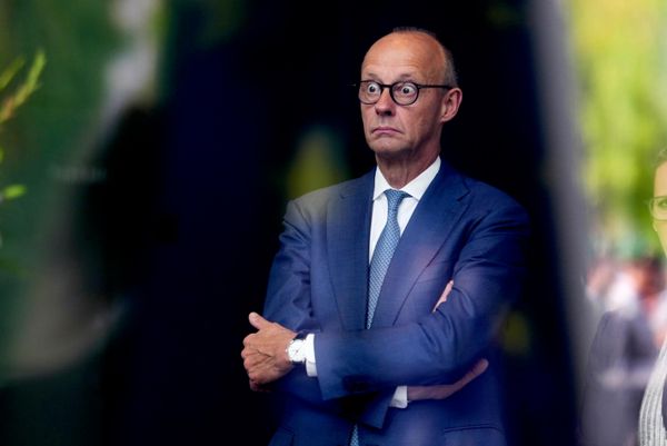 المستشار الألماني فريدريش ميرتس ينتظر رئيس الوزراء العراقي علي الزيدي، لعقد اجتماع في المستشارية ببرلين، وتظهر تعابير على وجهه وكأنه مدهوش أو مصدوم. المستشار الألماني فريدريش ميرتس ينتظر رئيس الوزراء العراقي علي الزيدي، لعقد اجتماع في المستشارية ببرلين، وتظهر تعابير على وجهه وكأنه مدهوش أو مصدوم. - سبوتنيك عربي