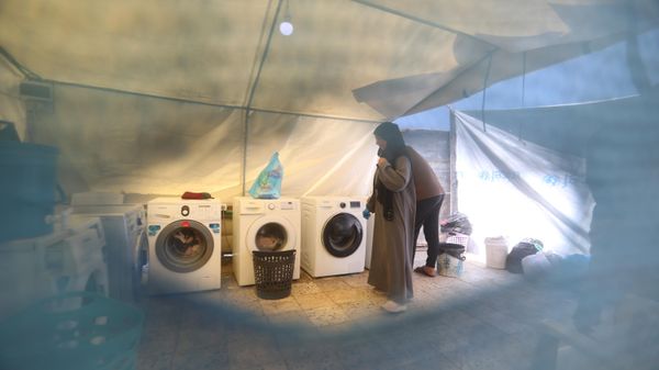حكومة غزة: 80% من الخيام ومراكز الإيواء الحالية تعرضت للتلف