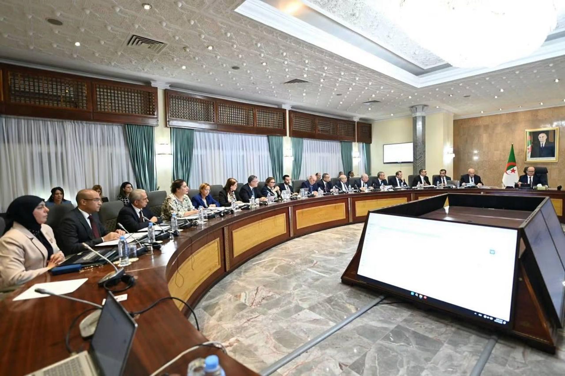 عصابات الأحياء تحت المجهر.. الجزائر تنتقل من الردع إلى الوقاية والاستباق عصابات الأحياء تحت المجهر.. الجزائر تنتقل من الردع إلى الوقاية والاستباق - سبوتنيك عربي, 1920, 18.09.2026