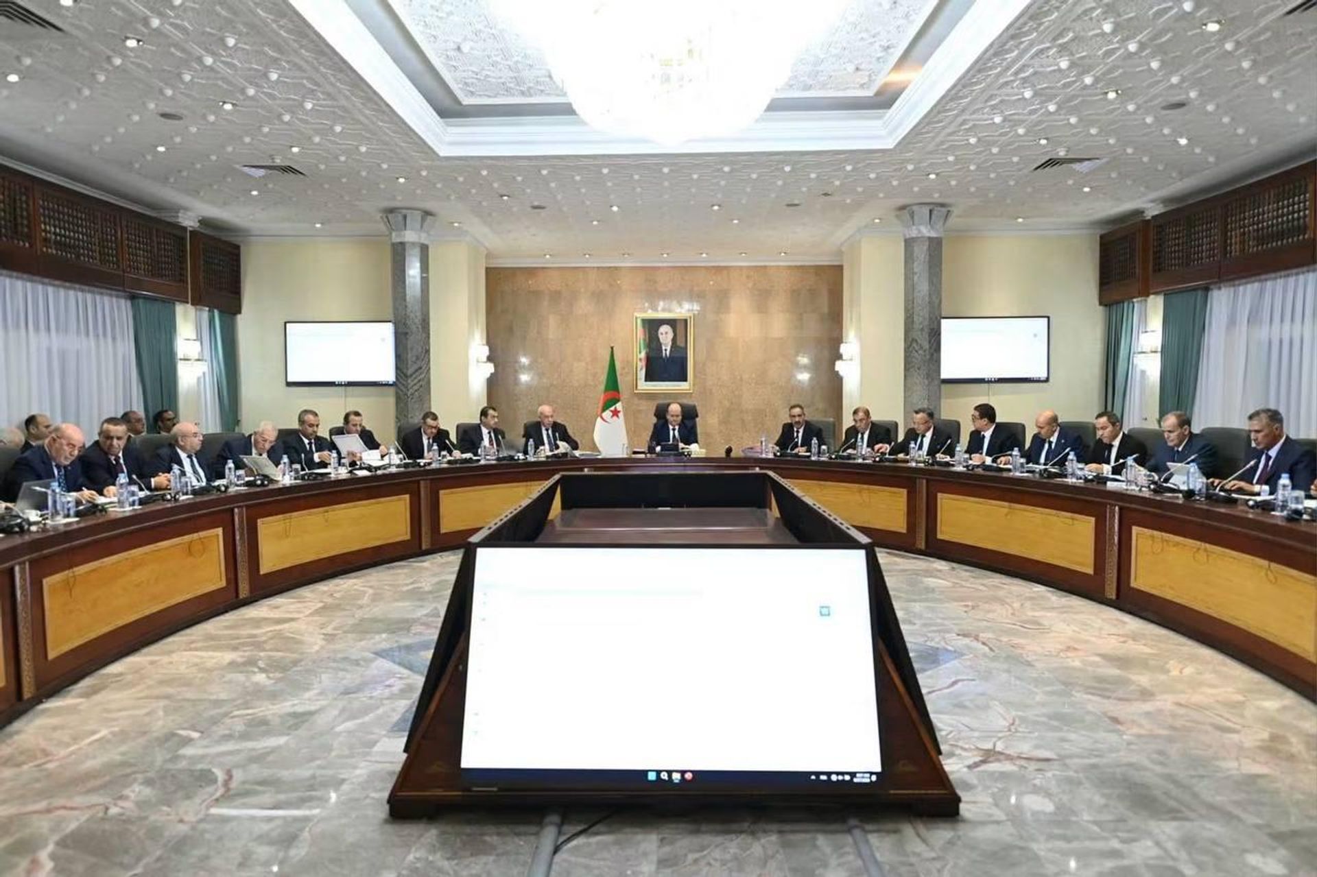 عصابات الأحياء تحت المجهر.. الجزائر تنتقل من الردع إلى الوقاية والاستباق عصابات الأحياء تحت المجهر.. الجزائر تنتقل من الردع إلى الوقاية والاستباق - سبوتنيك عربي, 1920, 18.09.2026