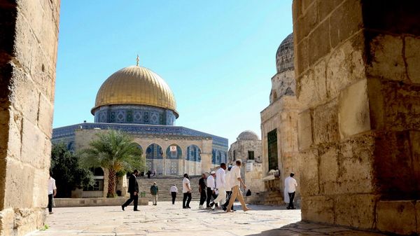 زوار يهود يتجولون في باحات المسجد الأقصى بمناسبة عيد رأس السنة العبرية في القدس، 13 سبتمبر/ أيلول 2026 - سبوتنيك عربي