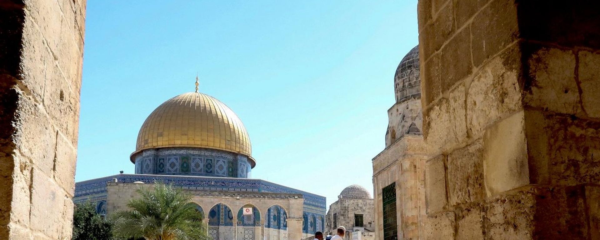 زوار يهود يتجولون في باحات المسجد الأقصى بمناسبة عيد رأس السنة العبرية في القدس، 13 سبتمبر/ أيلول 2026 - سبوتنيك عربي, 1920, 20.09.2026