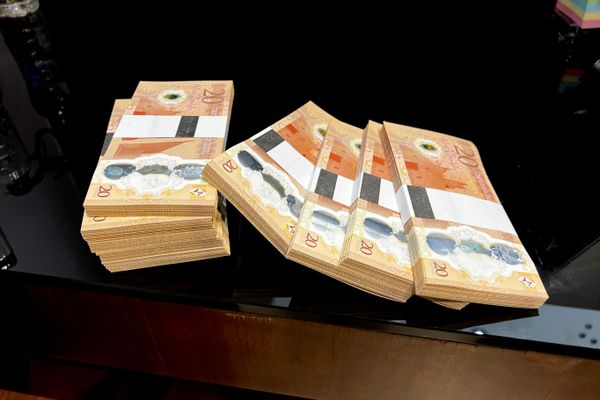 الخدمات الإلكترونية في ليبيا... هل تنجح في تقليص الاعتماد على النقد وحل أزمة السيولة؟ الخدمات الإلكترونية في ليبيا... هل تنجح في تقليص الاعتماد على النقد وحل أزمة السيولة؟ - سبوتنيك عربي